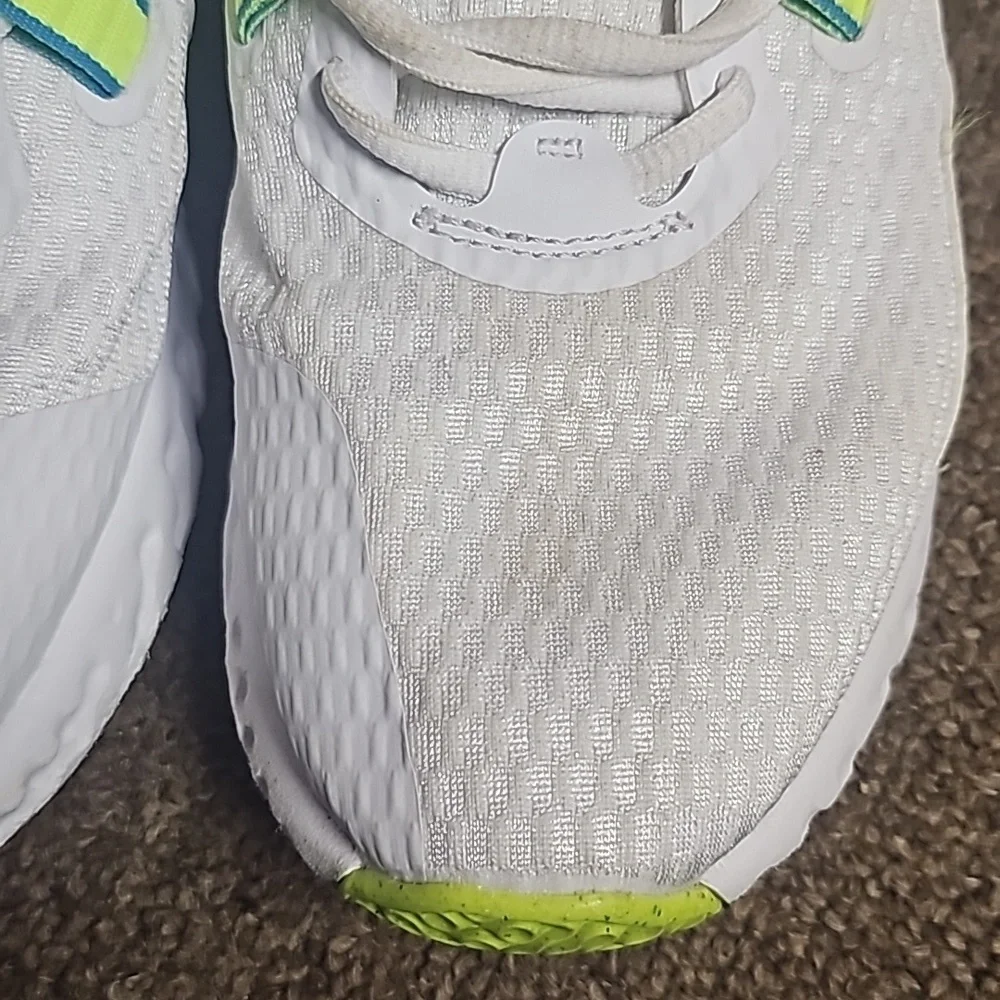 Nike Renew Retaliation TR 2 'White Volt - Picture 6 of 10